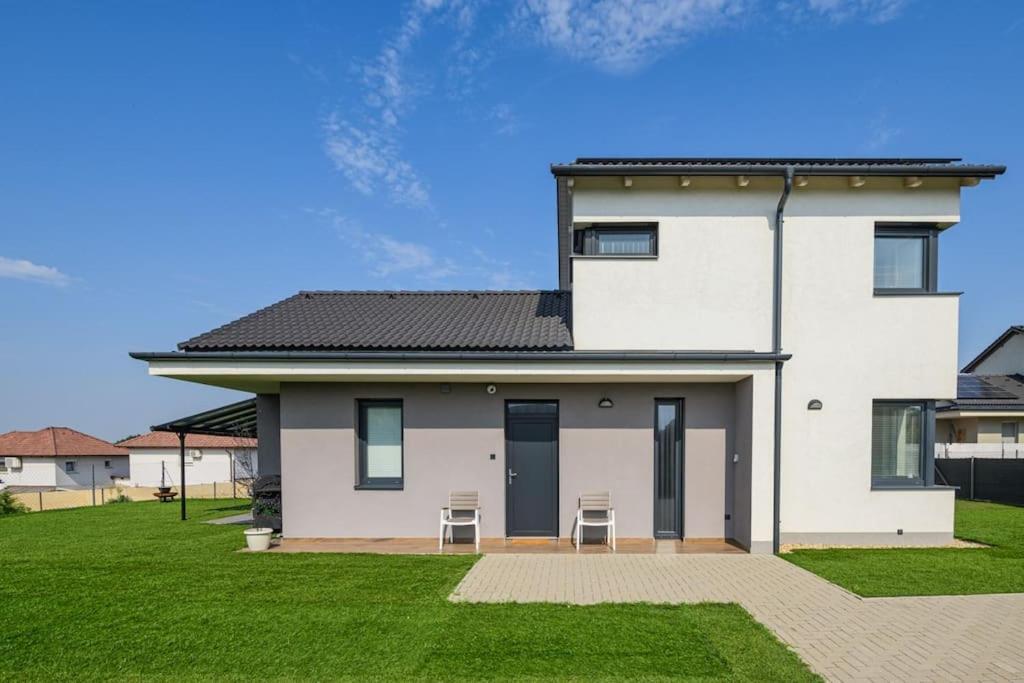 Abg House Ecser Exterior foto